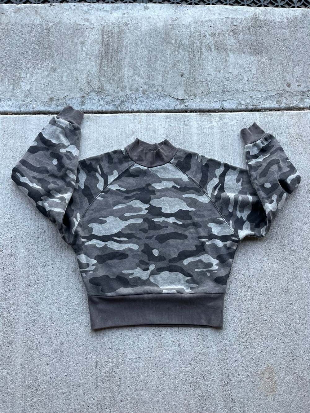 Almost Famous Gray Camouflage Mock Neck Cropped Sweatshirt Size S